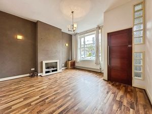 Living room- click for photo gallery